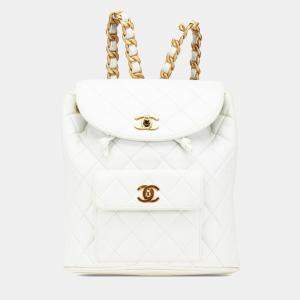 مملوكة مسبقًا حقيبة ظهر شانيل ماتلاسيه كوكو مارك سلسلة جلد خروف أبيض