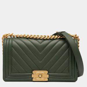 مملوكة مسبقًا Chanel Green Old Medium Chevron Lambskin Boy Flap