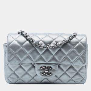 مملوكة مسبقًا Chanel Silver Small Quilted Metallic Lambskin Single Flap