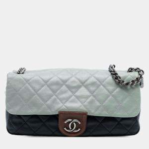 مملوكة مسبقًا Chanel Blue Large Tricolor Quilted Lambskin Country Chic Flap
