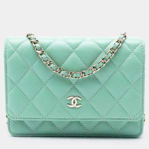 Pre Owned محفظة على سلسلة شانيل خضراء مصغرة جلد حمل مبطن بشعار CC