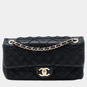 مملوكة مسبقًا حقيبة قلب شانيال غرزة فائقة جلد عجل أسود