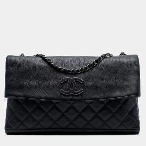 مملوكة مسبقًا CC Quilted Calfskin Hamptons Foldover Flap