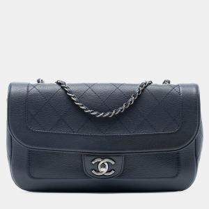 مملوكة مسبقًا Chanel Blue CC Diamond Stitch Caviar Flap