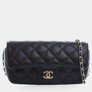 مملوكة مسبقًا Chanel Lambskin Sunglasses Case On Chain
