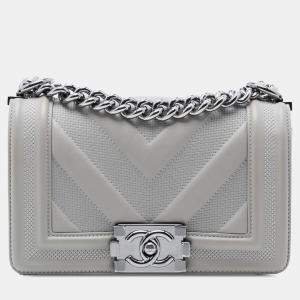 مملوكة مسبقًا Chanel Small Chevron Stitched Calfskin Boy Flap