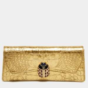 مملوكة مسبقًا Chanel Paris New York Coco Scarab Gold Croc Embossed Leather Clutch