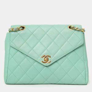 مملوكة مسبقًا حقيبة كتف شانيل غلاف مظروف جلد خروف أزرق باستيلي عام 1996-97