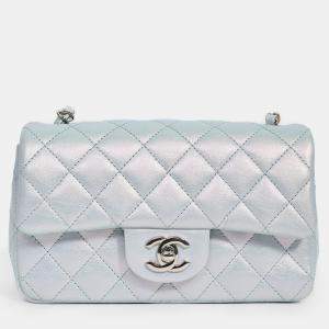 Pre Owned حقيبة شانيل 2024 زرقاء لامعة جلد حمل صغيرة مستطيلة بغطاء