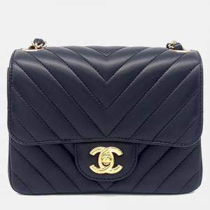 مملوكة مسبقًا حقيبة صغيرة شانيال جلد أسود شيفرون كروس بودي