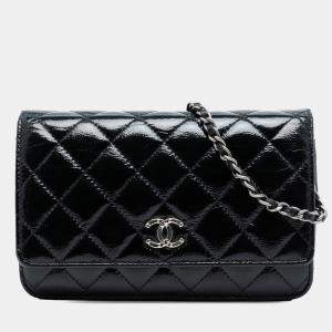 مملوكة مسبقًا Chanel Black CC Quilted Patent Wallet On Chain
