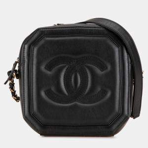 مملوكة مسبقًا Chanel Black CC Quilted Lambskin Octagon Camera Case