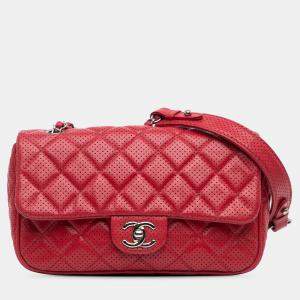 مملوكة مسبقًا Chanel Red Medium Perforated Lambskin Punch Flap