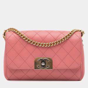 مملوكة مسبقًا Chanel Pink Quilted Calfskin Straight Lined Flap
