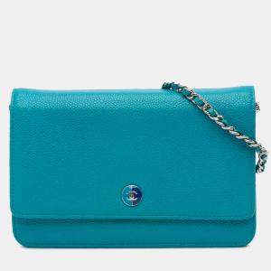 مملوكة مسبقًا Chanel Blue Caviar Bicolor CC Wallet On Chain