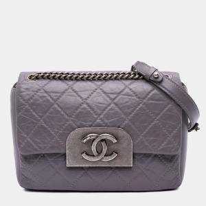 مملوكة مسبقًا Chanel Purple Quilted Aged Calfskin CC Square Flap