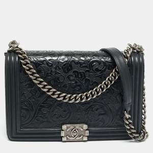 مملوكة مسبقًا Chanel Boy New Medium Black Embossed Leather Flap Bag