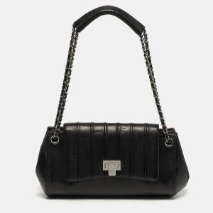 مملوكة مسبقًا حقيبة بقلاب شانيل أكورديون جلد مبطن رأسي أسود