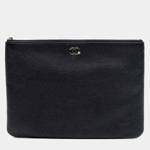 Pre Owned حقيبة كلتش شانيل وسّط كافيار حظ البرسيم أسود