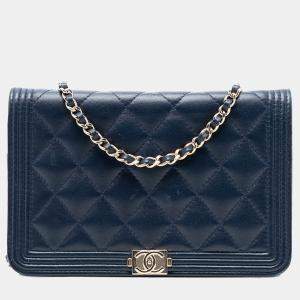 مملوكة مسبقًا Chanel Blue Quilted Lambskin Boy Wallet On Chain