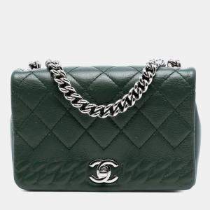 مملوكة مسبقًا Chanel Green Quilted Calfskin Chain Embossed Flap