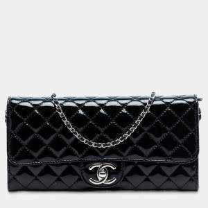 مملوكة مسبقًا Chanel Black CC Quilted Patent East West Wallet On Chain