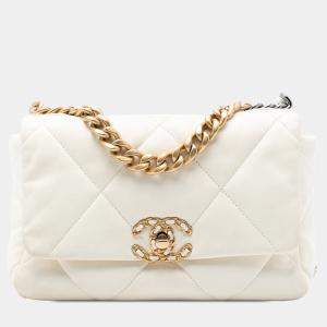 مملوكة مسبقًا Chanel White Medium Lambskin 19 Flap