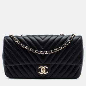 مملوكة مسبقًا Chanel Black CC Chevron Quilted Lambskin Single Flap