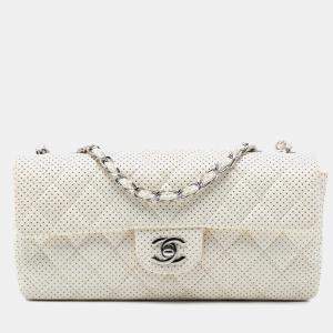 Pre Owned حقيبة شانييل فلاب شرق غرب جلد حمل مثقوب كلاسيكي أبيض