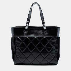 Pre Owned حقيبة شانيل باريس بياريتز مبطنة جلد صغير لامع أسود مقاس كبير