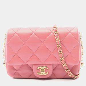 مملوكة مسبقًا حقيبة كتف شانيل ماتلاسيه صغيرة جلد الخروف وردي