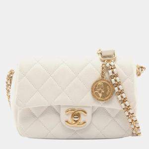 مملوكة مسبقًا Chanel Matelasse Shoulder Bag In Grained Calfskin Leather White