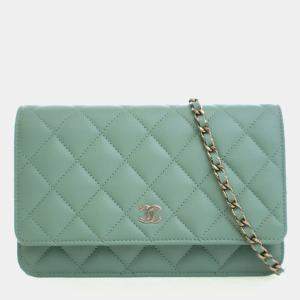مملوكة مسبقًا Chanel Green Caviar Classic Wallet On Chain