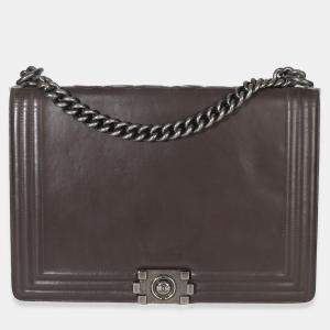 Pre Owned حقيبة شانيلا رمادية داكنة جلد عجل ناعم بوياكس إل عكسي