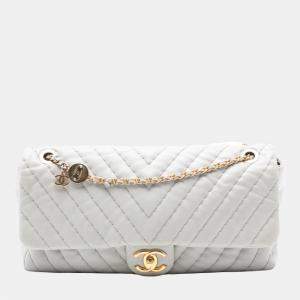 Pre Owned Chanel White Jumbo Chevron Calfskin Surpique Flap