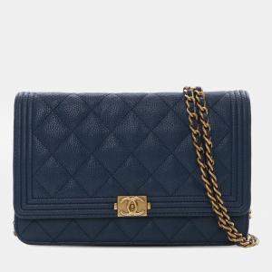 مملوكة مسبقًا Chanel Blue Quilted Caviar Boy Wallet on Chain