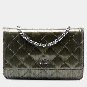 Pre Owned محفظة شانييل سوداء خضراء مبطنة CC معدنية مخططة بسلسلة