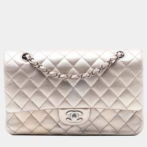 Pre Owned حقيبة شانيل كلاسيك متوسطة ذهبية جلد خروف معدني مزدوج القلاب