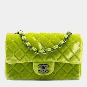 مملوكة مسبقًا حقيبة شانيل كلاسيكية صغيرة مستطيلة مخمل أسود أخضر رفرف واحد