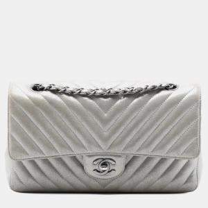 مملوكة مسبقًا Chanel Silver Medium Classic Chevron Iridescent Lambskin Double Flap