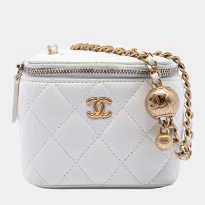 Pre Owned حقيبة شانيل صغيرة بيضاء جلد حمل مبطن لؤلؤة كراش مع سلسلة