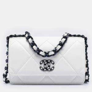 Pre Owned Chanel White Quilted Lambskin 19 Wallet on Chain