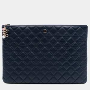 مملوكة مسبقًا Chanel Blue Large Quilted Lambskin Casino Charms O Case Clutch