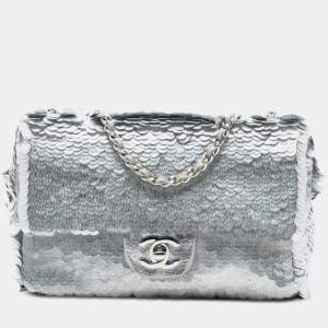 Pre Owned حقيبة كتف شانيل قلاب فردي صغيرة فضية بايليتس سيكوين