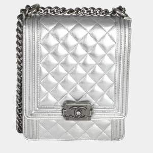 مملوكة مسبقًا Chanel North South Boy Silver Quilted Crinkled Goatskin Leather Shoulder Bag