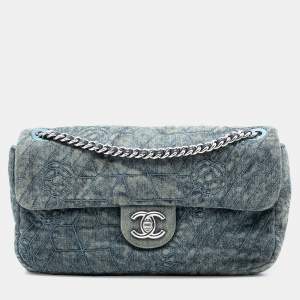 مملوكة مسبقًا Chanel Blue Medium Embroidered Denim Camellia Flap