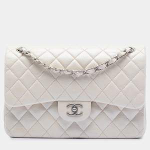 مملوكة مسبقًا حقيبة شانيل فلاب مزدوجة كافيار لامعة كلاسيكية جمبو بيضاء