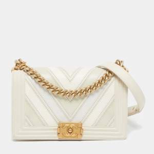 مملو كة مسبقًا Chanel Boy Medium Multicolor Chevron Leather Flap Bag