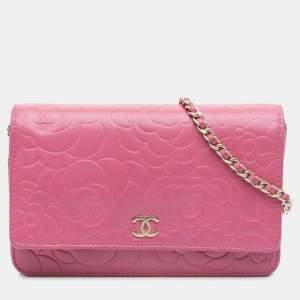 مملوكة مسبقًا Chanel Pink CC Embossed Lambskin Camellia Wallet On Chain