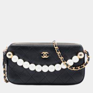 مملوكة مسبقًا Chanel Black CC Quilted Goatskin Chic Pearls Double Zip Clutch With Chain
